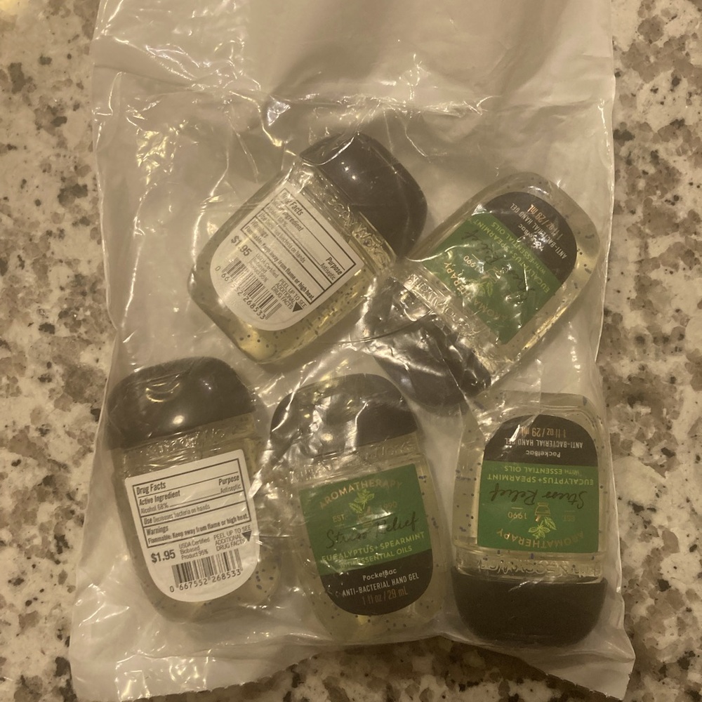Bath & body works 5-pack Stress Relief Eucalyptus & Spearmint Hand sanitizer.